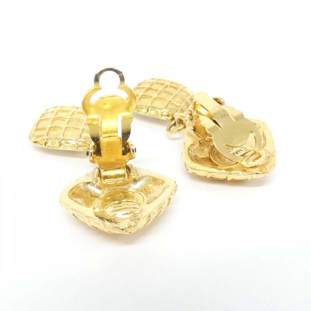 CHANEL Authentic White Earrings - Picture 5 of 5
